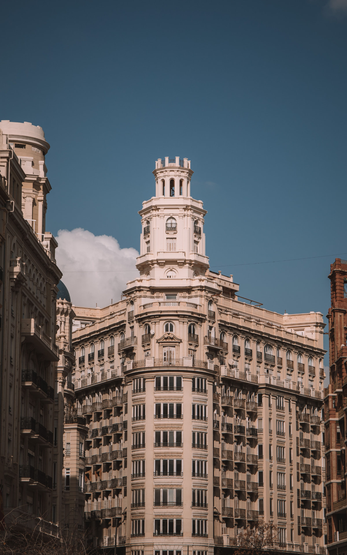Detalle arquitectónico de un edificio histórico de Valencia